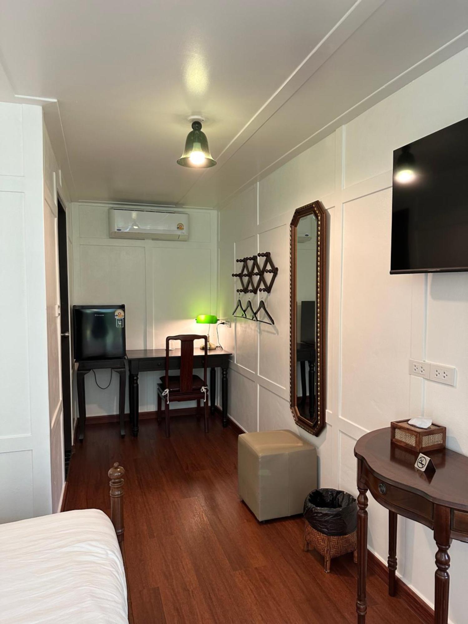 Baan Debtida Hotel Bangkok Ngoại thất bức ảnh